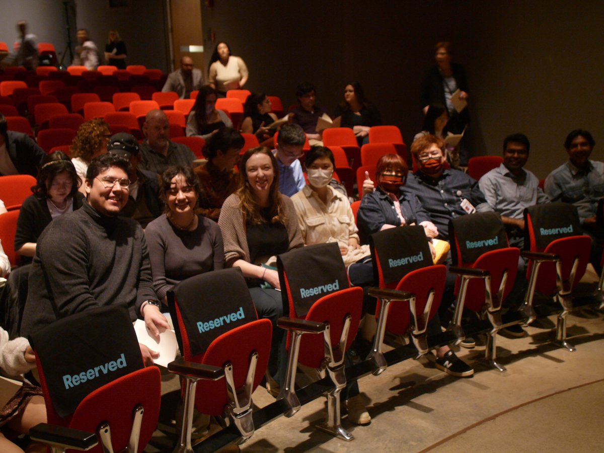 Last weekend, the lab got to celebrate Dr. Chandra's Graduate Mentor award from @yalegsas! Congratulations for this well-deserved honor 🥳 gsas.yale.edu/about/awards-p…