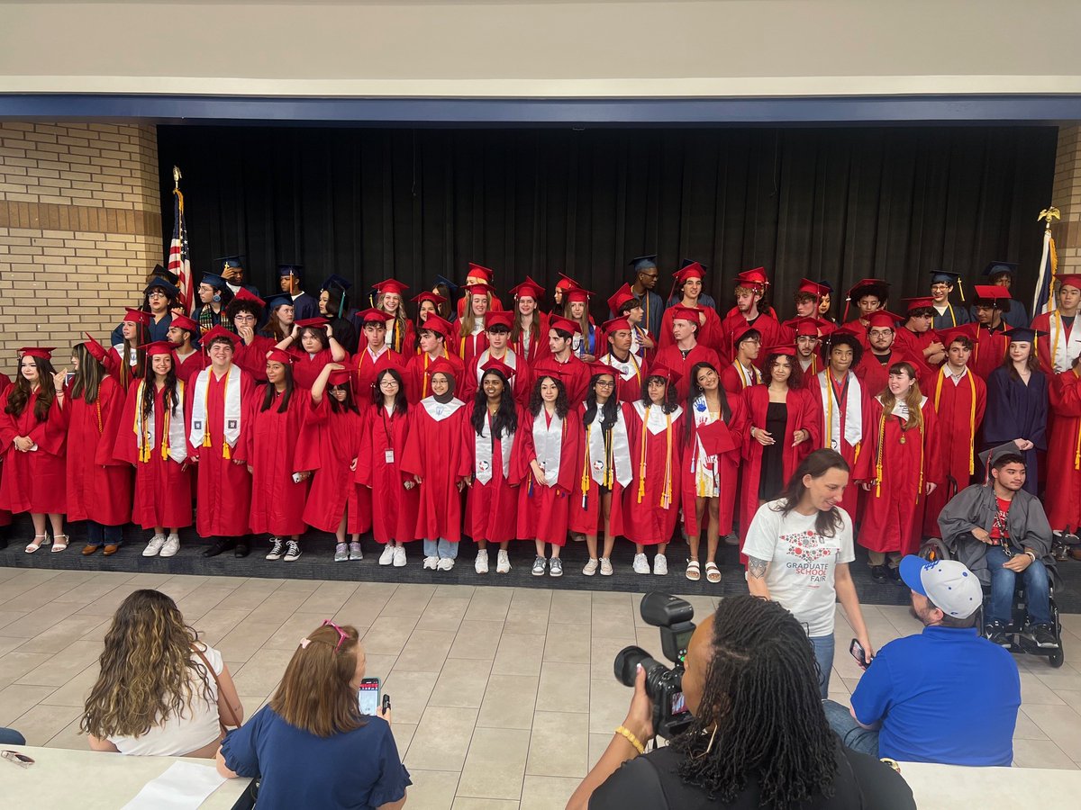 Senior Walks (and 5th grade walks) are always so much fun!  Stopped by @CopelandCFISD this morning to catch these seniors up early this morning and the 5th grade graduates!