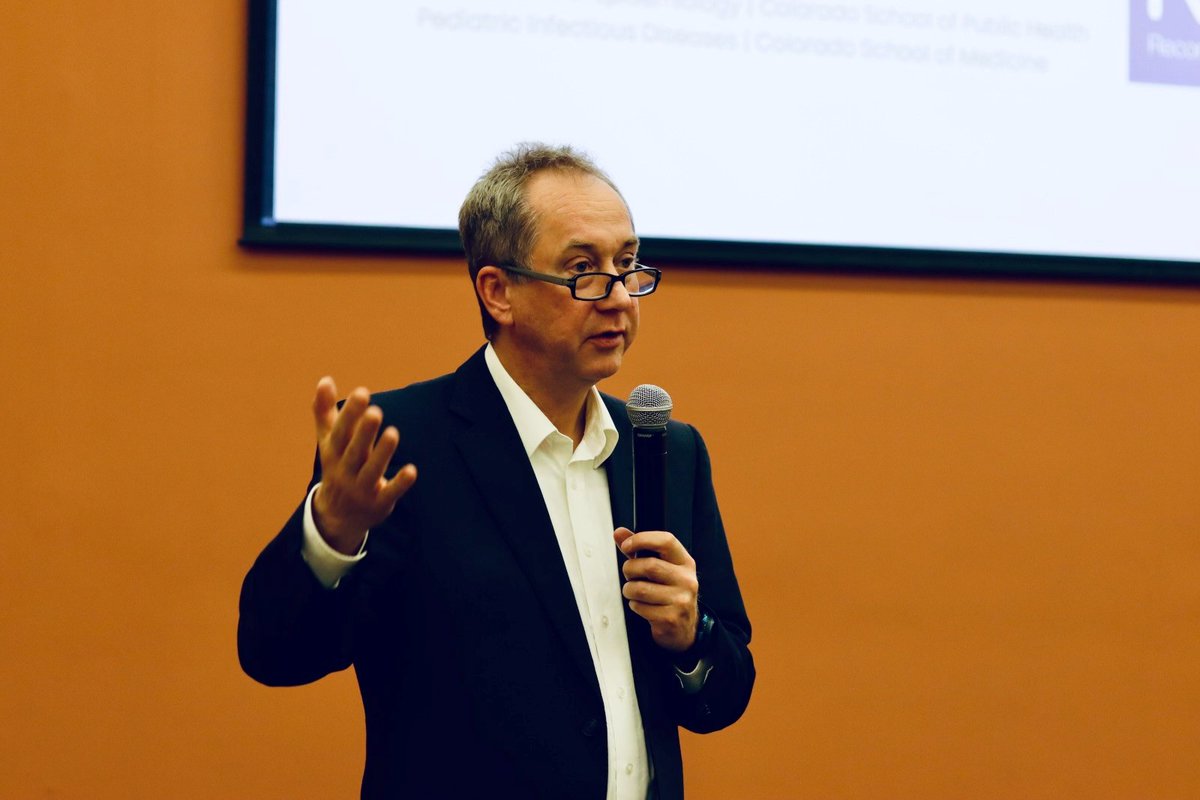 On April 24th, 2024, Dr. Thomas Jaenisch participated in the First Meeting of the Arbovirus Genomic Surveillance Network in León, Gto, México. Sharing insights into integrating clinical and genomic data for comprehensive disease surveillance.