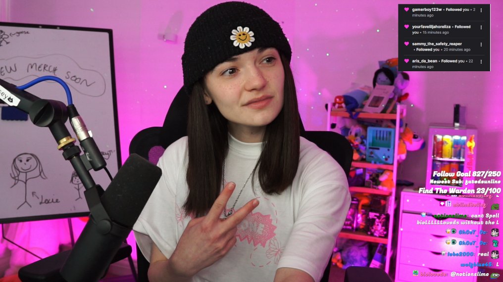 FINALLY HOME *talking about merch, giveaways and mooore twitch.tv/aimsey ;3 retweet if u are cool i gueeess D: