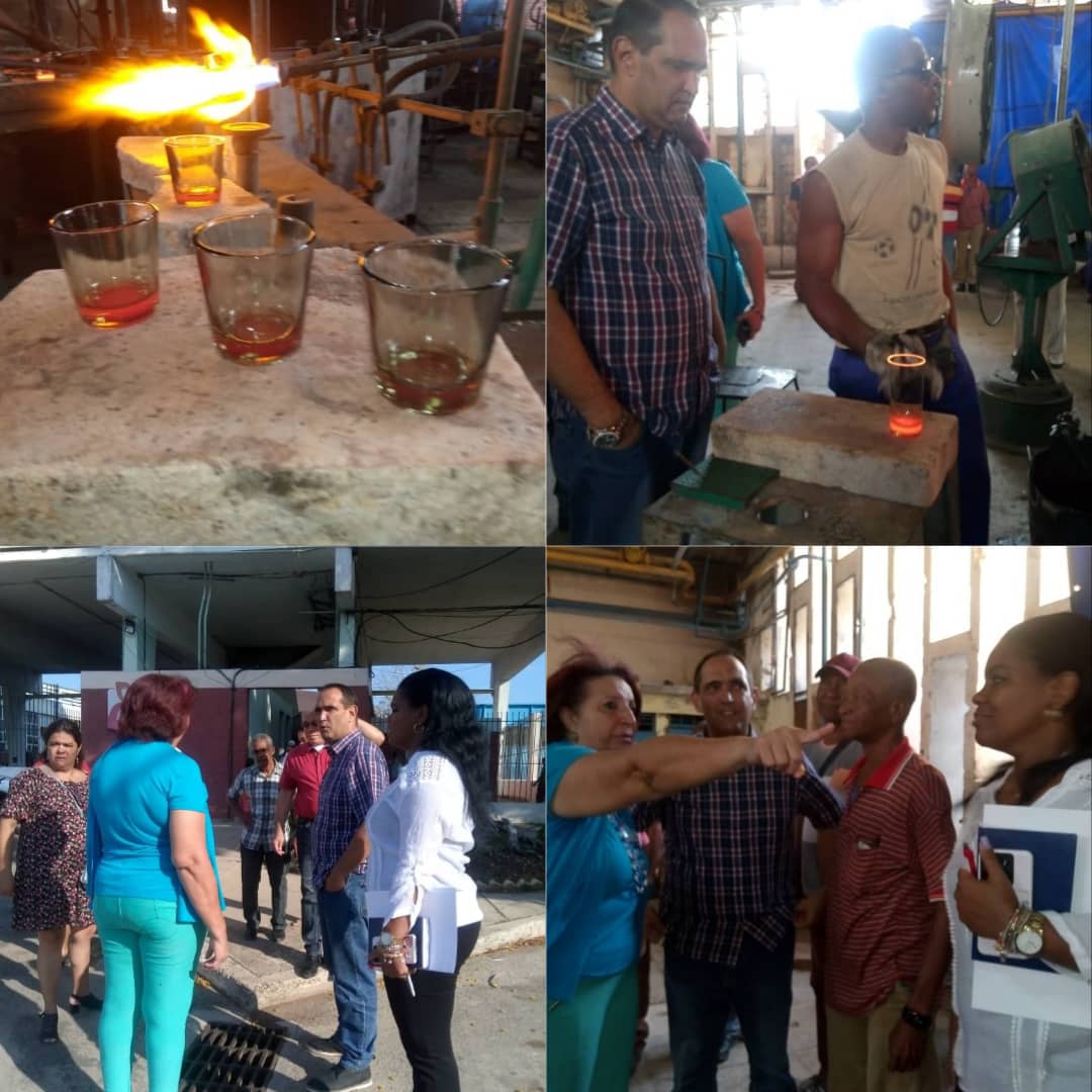 Intercambiamos con directivos y trabajadores, de la Empresa del Vidrio en La Lisa. Un colectivo que trabaja en dar solución a las distorsiones #SiSePuede.
#LaHabanaDeTodos 
#LaHabanaViveEnMí