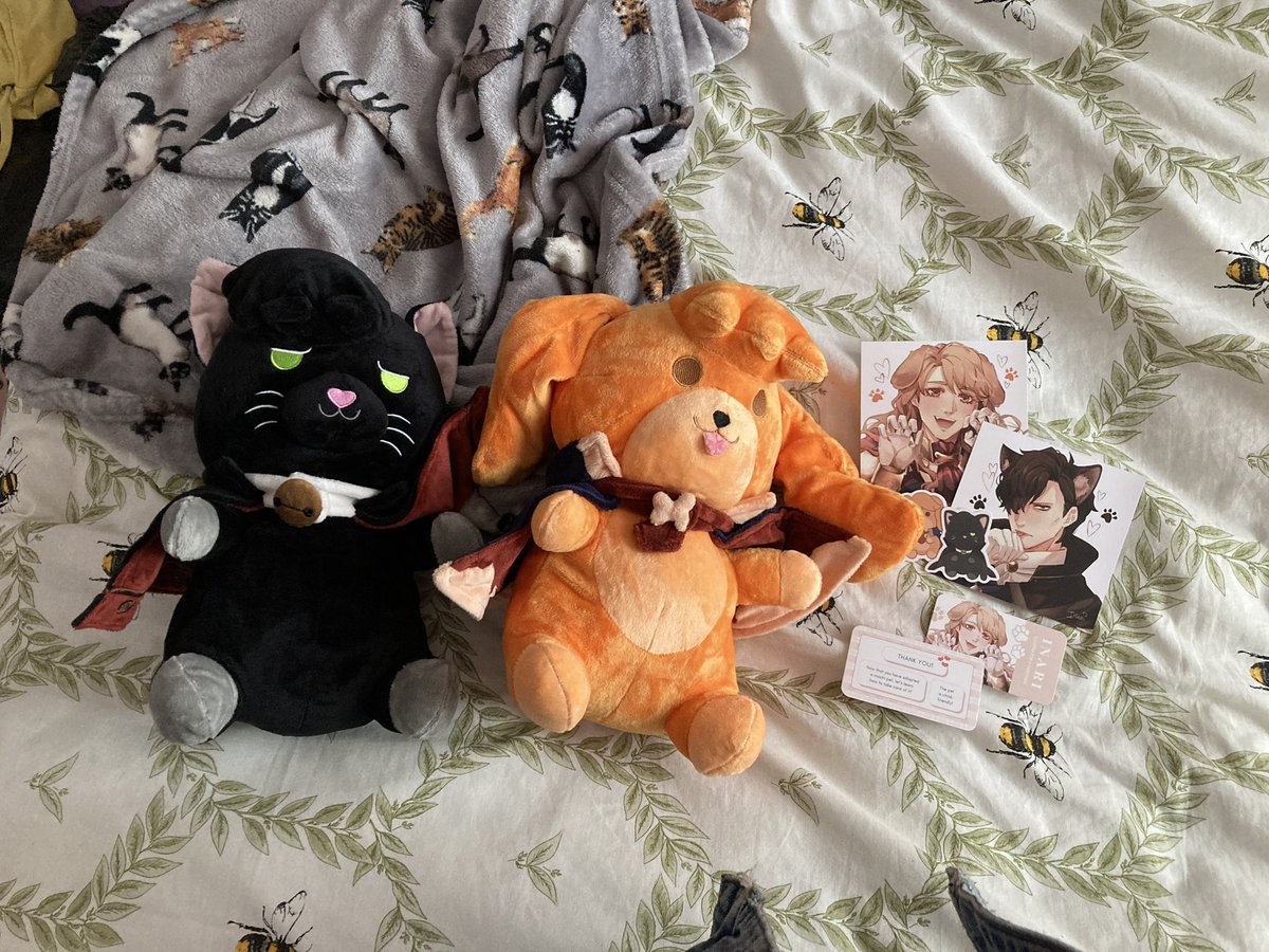 Thank you to <a href="/calamari_inari/">Inari /イナリ 🦑 @bsky</a> for the lovely Kittybert and Puppynand !! They came over just perfect and the little cards are just the cutest! The most perfect little guys.🧡🖤