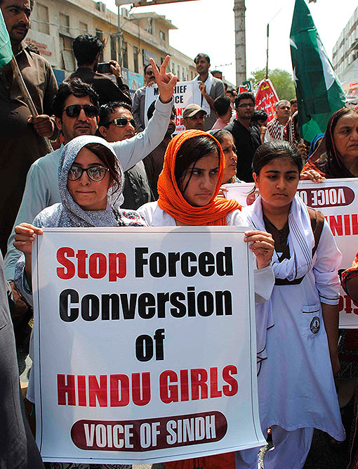 Be the voice of voiceless people.
Stop forced conversions of Hindu and Christian minor girls in Pakistan.
#AllEyesOnHindusInPakistan