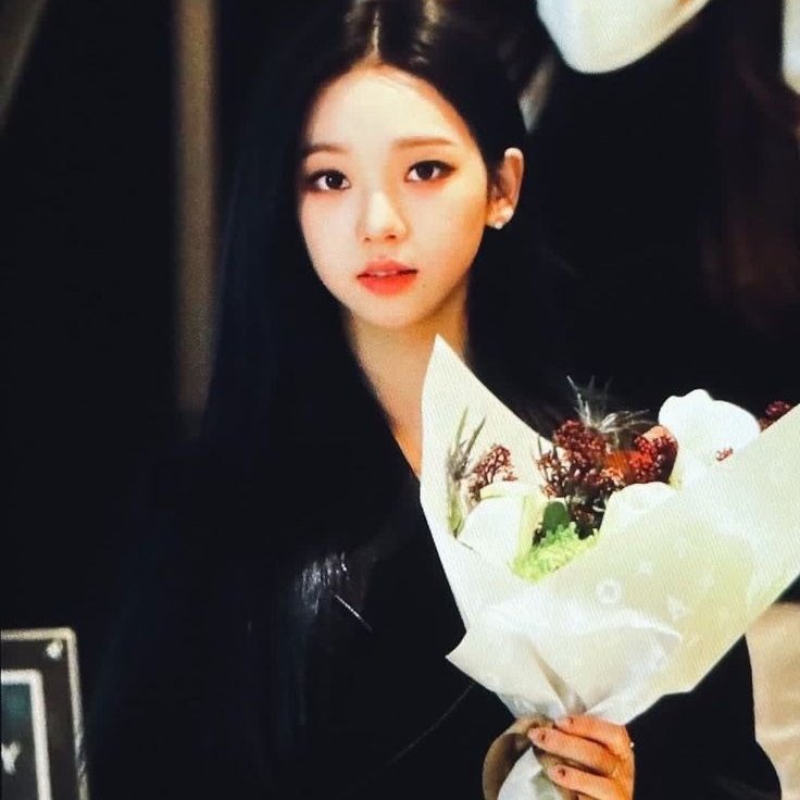 Congratulations to the sensational 𝗧𝗥𝗘𝗔𝗦𝗨𝗥𝗘 on their much-anticipated comeback with the tantalizingly titled '𝗞𝗶𝗻𝗴 𝗞𝗼𝗻𝗴'. Keep shining, keep soaring, and may this comeback be another brilliant step in your incredible journey! 🫶🏻