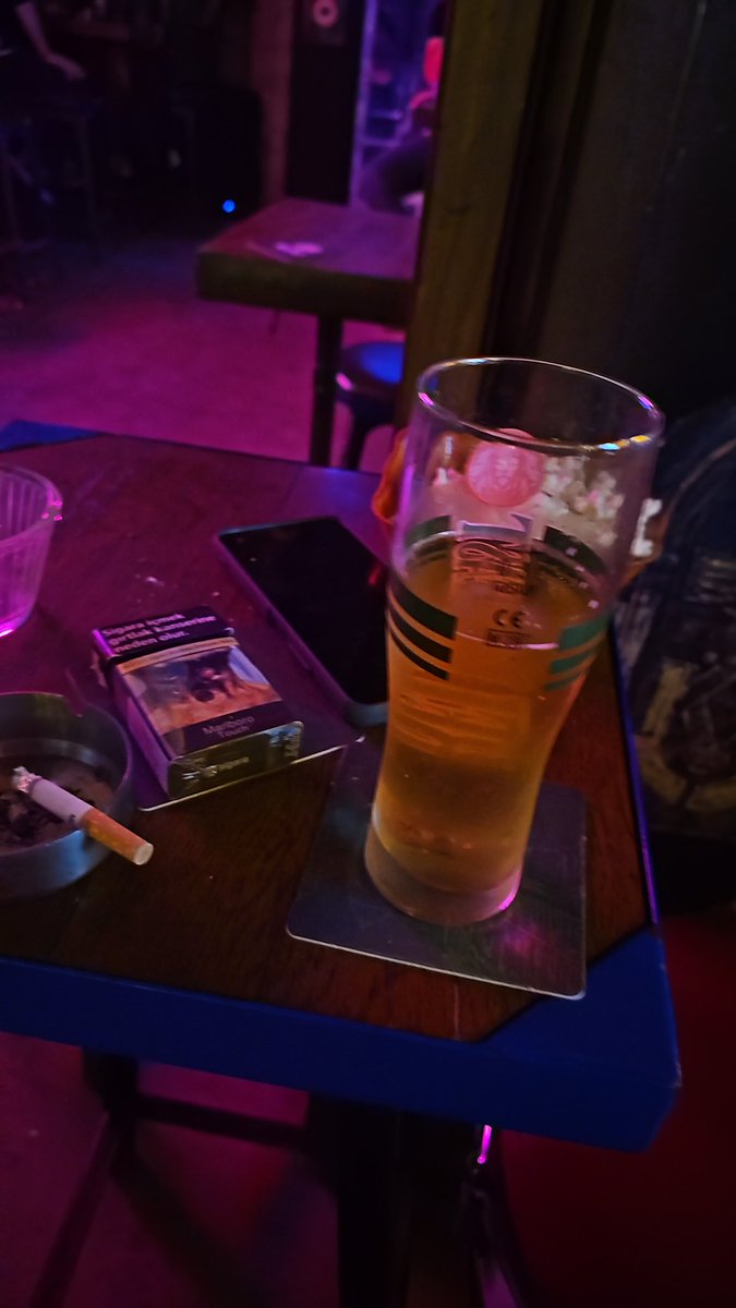 Merhabalar bodrum ve cevresinde tek erkek   musafir etmek isteyen cift varmi  dm den tanisa biliriz.

Bodrum  swinger,bull cucold .