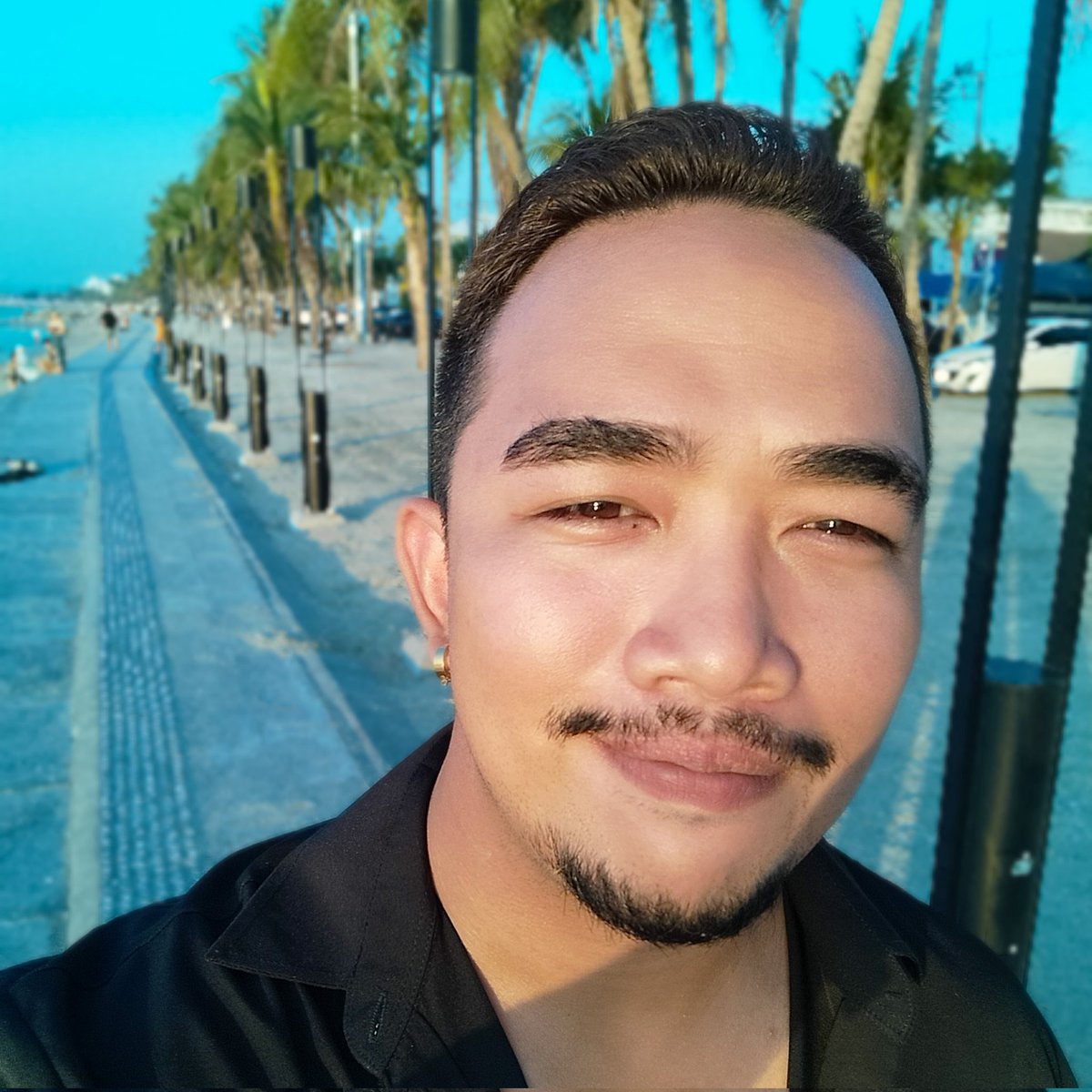 LockdownThailan's tweet photo. #NewProfilePic https://t.co/DJzrqfS2ea