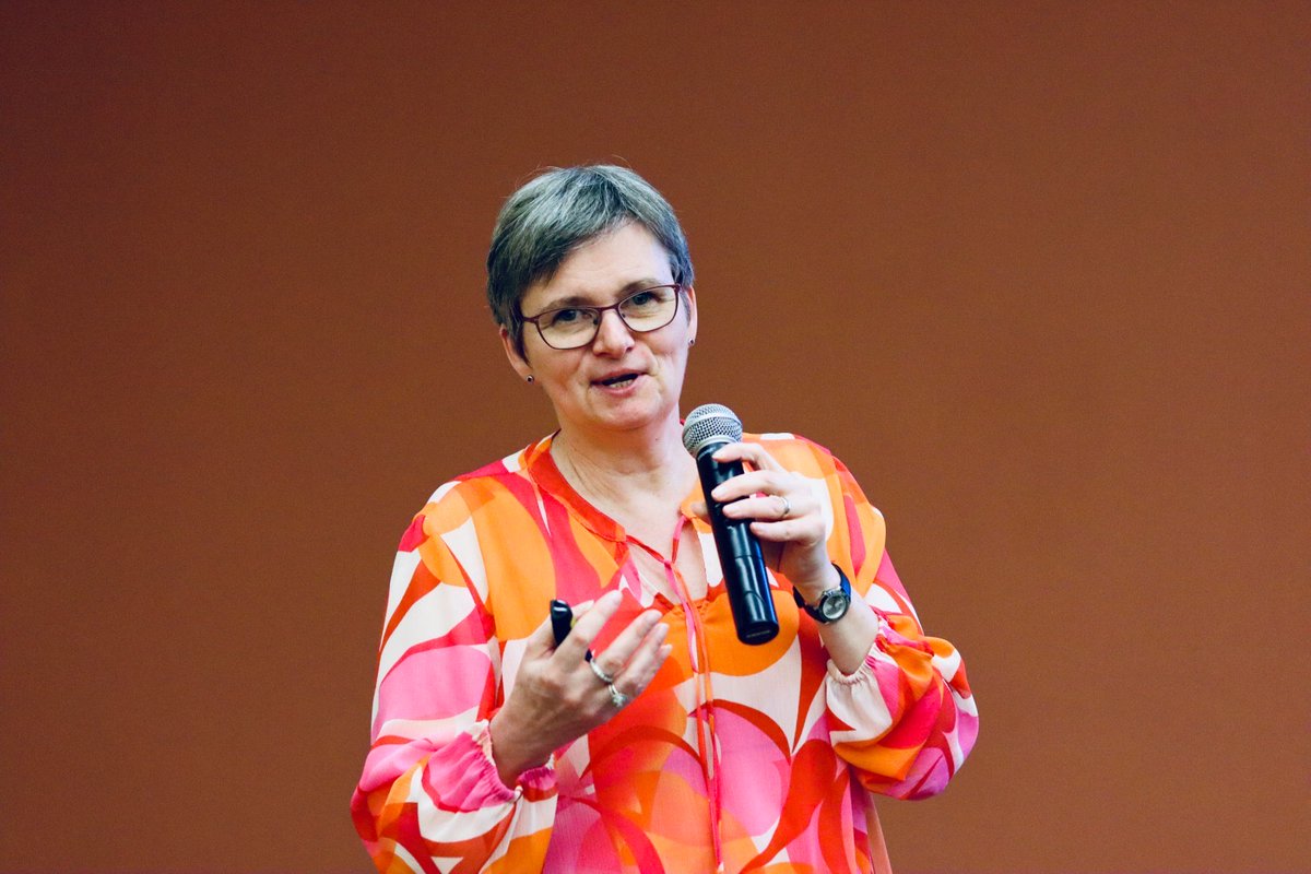 Simultaneously, Dr. Gabriele Rinck represented #CONTAGIO at the First Meeting of the Latin American Bioinformatics Laboratory Initiative, highlighting innovative approaches to pathogen data sharing and emphasizing accessibility and transparency in global health challenges!