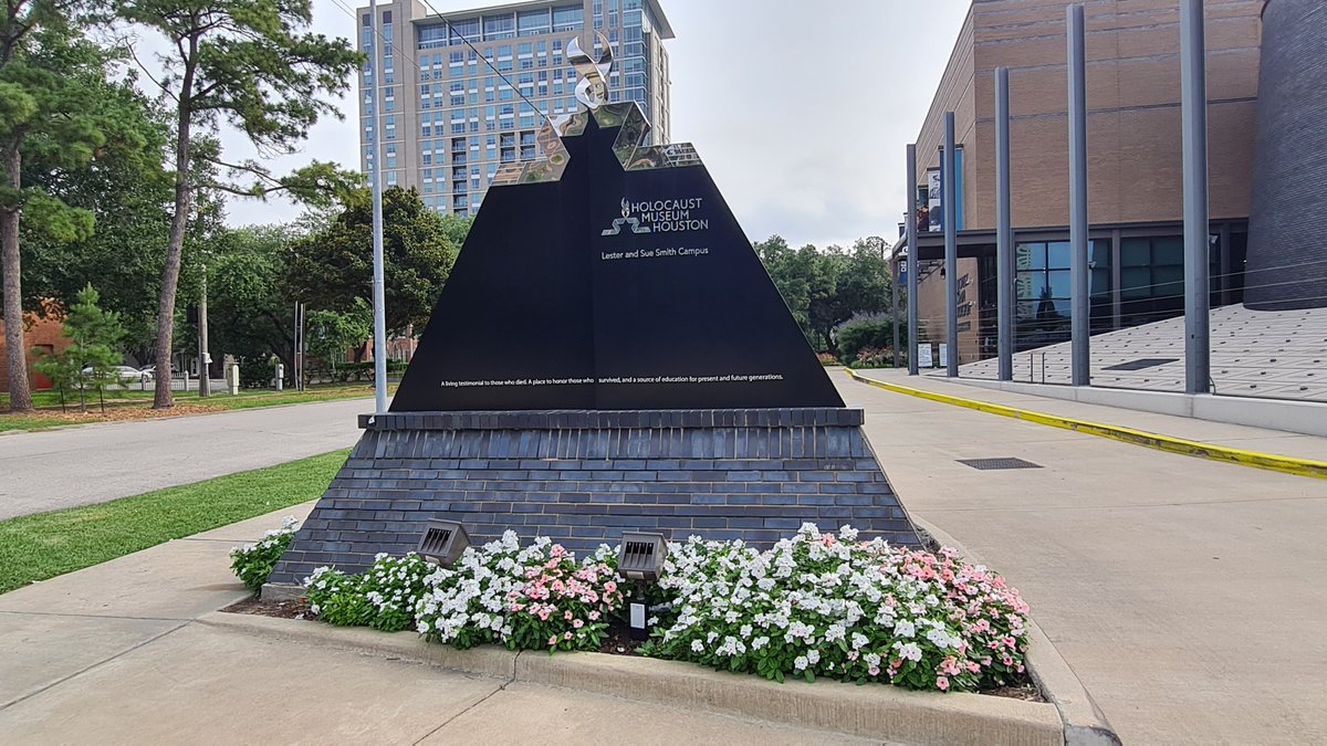 yahadinunum's tweet image. 🤝An immense thank you to @HMHou for hosting Yahad - In Unum for the third year as a part of The Warren Fellowship for Future Teachers / The Spector/Warren Fellowship for #Holocaust and #HumanRights Education!

#BeyondMemory