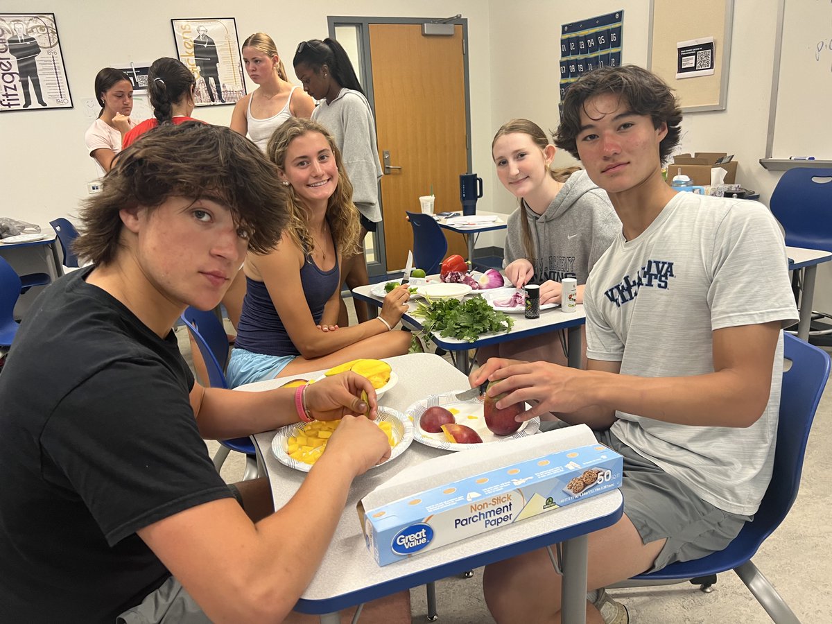 EAMayTerm's tweet photo. ¡Qué delicioso! 🌶️ As the Latinx Identities in Philadelphia #EAMayTerm made traditional Mexican salsa, traditional Chilean Pebre, and a Latin/Asian fusion mango salsa today, students explored the similarities and differences in cuisine and tools (and had fun taste testing)! https://t.co/TXjAZDjyI8