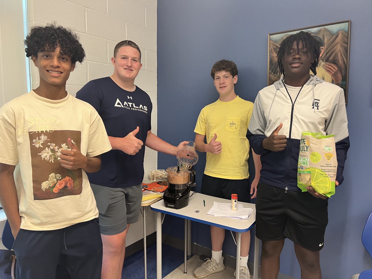 EAMayTerm's tweet photo. ¡Qué delicioso! 🌶️ As the Latinx Identities in Philadelphia #EAMayTerm made traditional Mexican salsa, traditional Chilean Pebre, and a Latin/Asian fusion mango salsa today, students explored the similarities and differences in cuisine and tools (and had fun taste testing)! https://t.co/TXjAZDjyI8