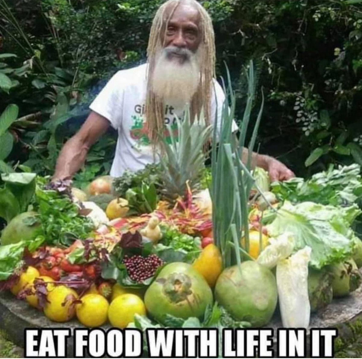 'Eat food with life in it' #nutrition #wellness #vegetables #plantbased #fruits #plantbasednutrition #healthyself #foodismedicine #healthyliving #healthylifestyle #eatyourvegetables #wellnesswarrior #healthylivingtips #healingwithfood #healthy #healthylifestyle