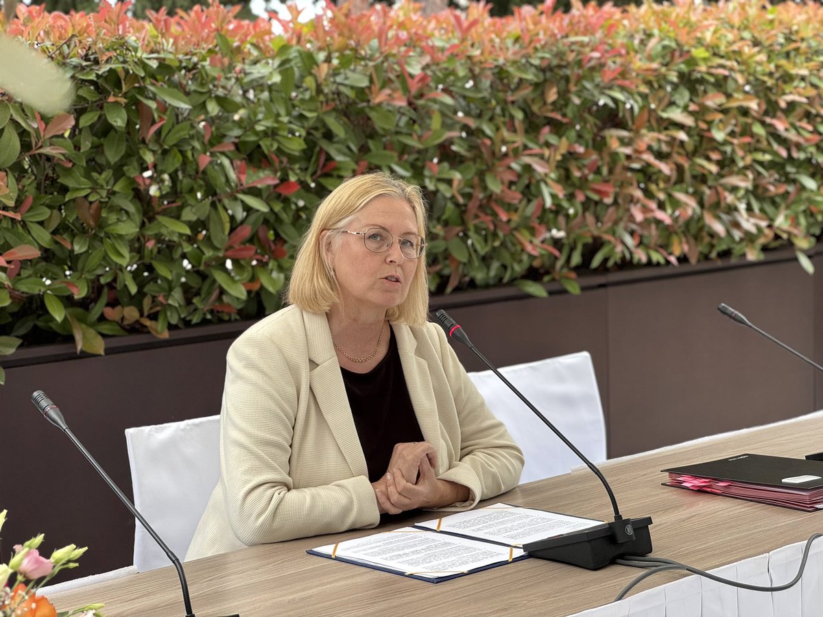 evropska_kuca's tweet photo. Today in #Budva, we gather to sign MoU for 🇪🇺 program supporting public service broadcasters in the #WesternBalkans. 📰 W/partners #GoetheInstitut & @DeutscheWelle Akademie, 🇪🇺 aim to promote democracy, informed public discourse&innovative journalism in 🇲🇪🎤 #EUforCG https://t.co/cIqy9nVx7r