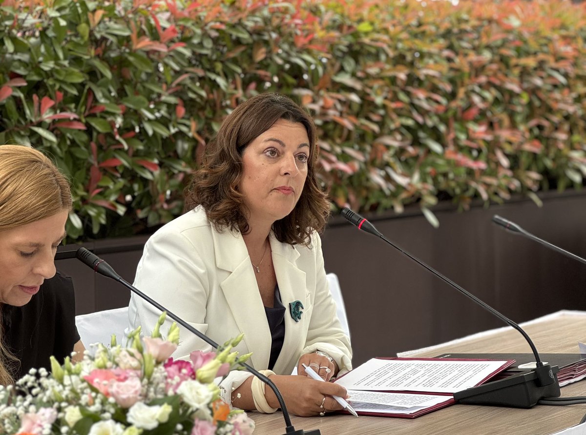 evropska_kuca's tweet photo. Today in #Budva, we gather to sign MoU for 🇪🇺 program supporting public service broadcasters in the #WesternBalkans. 📰 W/partners #GoetheInstitut & @DeutscheWelle Akademie, 🇪🇺 aim to promote democracy, informed public discourse&innovative journalism in 🇲🇪🎤 #EUforCG https://t.co/cIqy9nVx7r