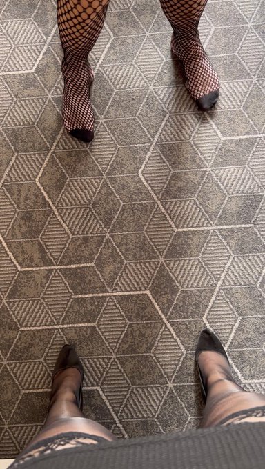 My new photoset is live. Login and enjoy!  https://t.co/IpsTG7OJeQ https://t.co/70reWo88Rg