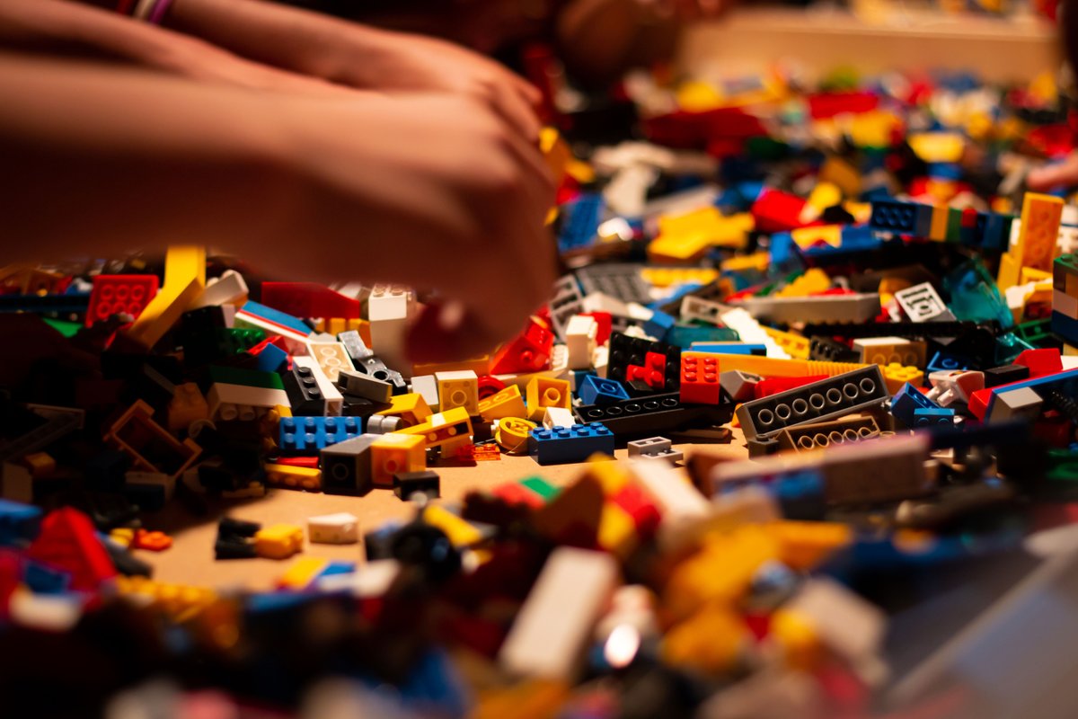 A summer of adventure starts with your imagination (and some LEGO blocks). The Northwest Library is hosting members of a local LEGO group and their displays of 'Books Come to Life' to kick off Summer Reading on June 1! Details: ow.ly/vFFS50RYoE9