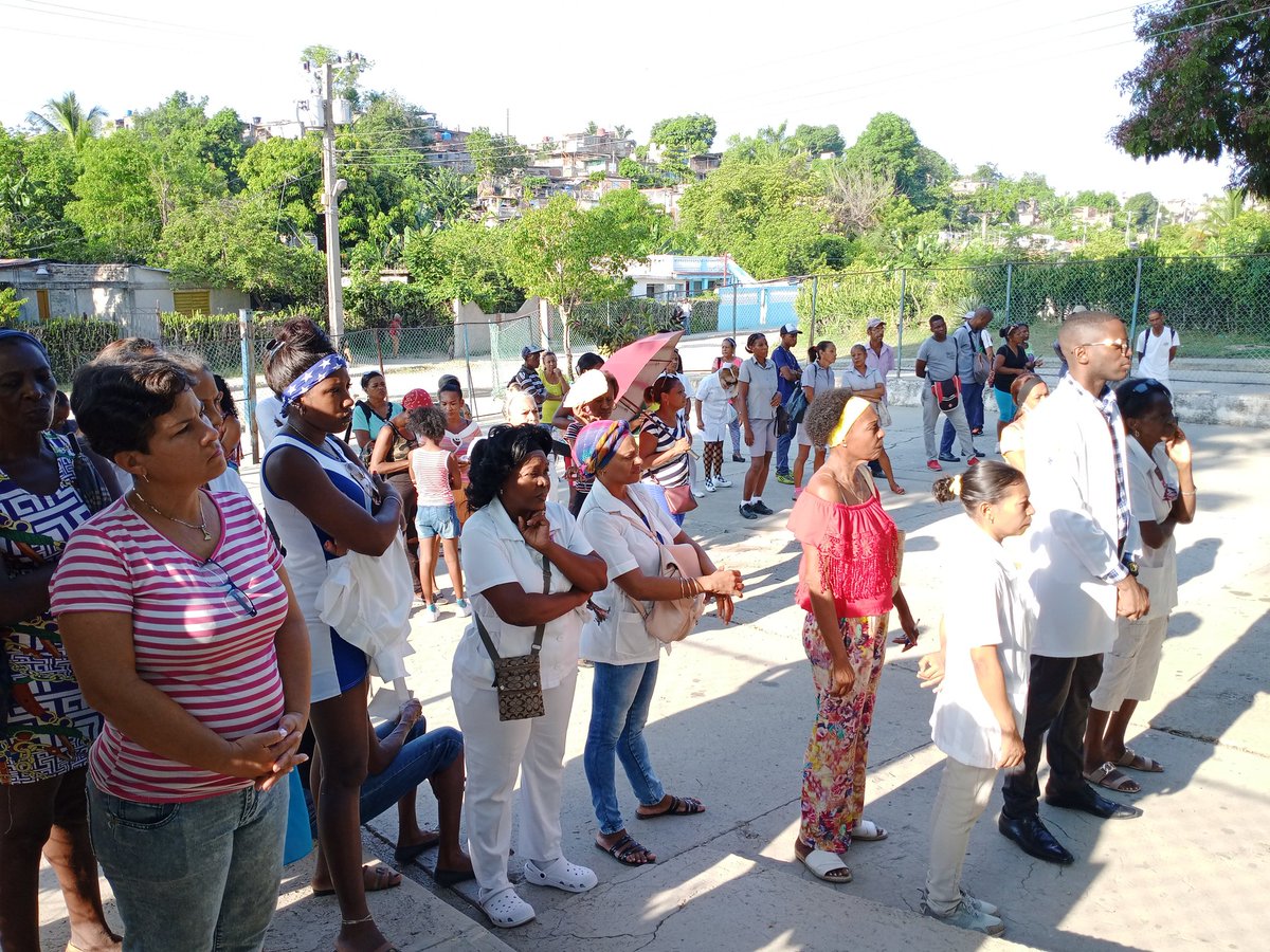 polmcpal's tweet photo. Buró Sindical  realiza llamado a los trabajadores a cuidar el cuadro higiénico sanitario de la institución  y autofocal laboral. 
#CubaPorLaVida #CubaEsSalud #JuntarYVencer #SantiagoDeCuba #SiempreSantiago #GenteQueSuma  #MinsapCuba #PorCubaJuntosCreamos https://t.co/DExlQUB9VT
