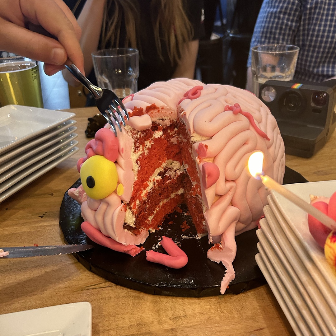 BadBrainGS's tweet photo. it was my studio's first anniversary last thrusday and while i was busy working my minions celebrated and made cakes looking exactly like me lmfaooo 🎂

wait hold on— https://t.co/toBdnO9YME