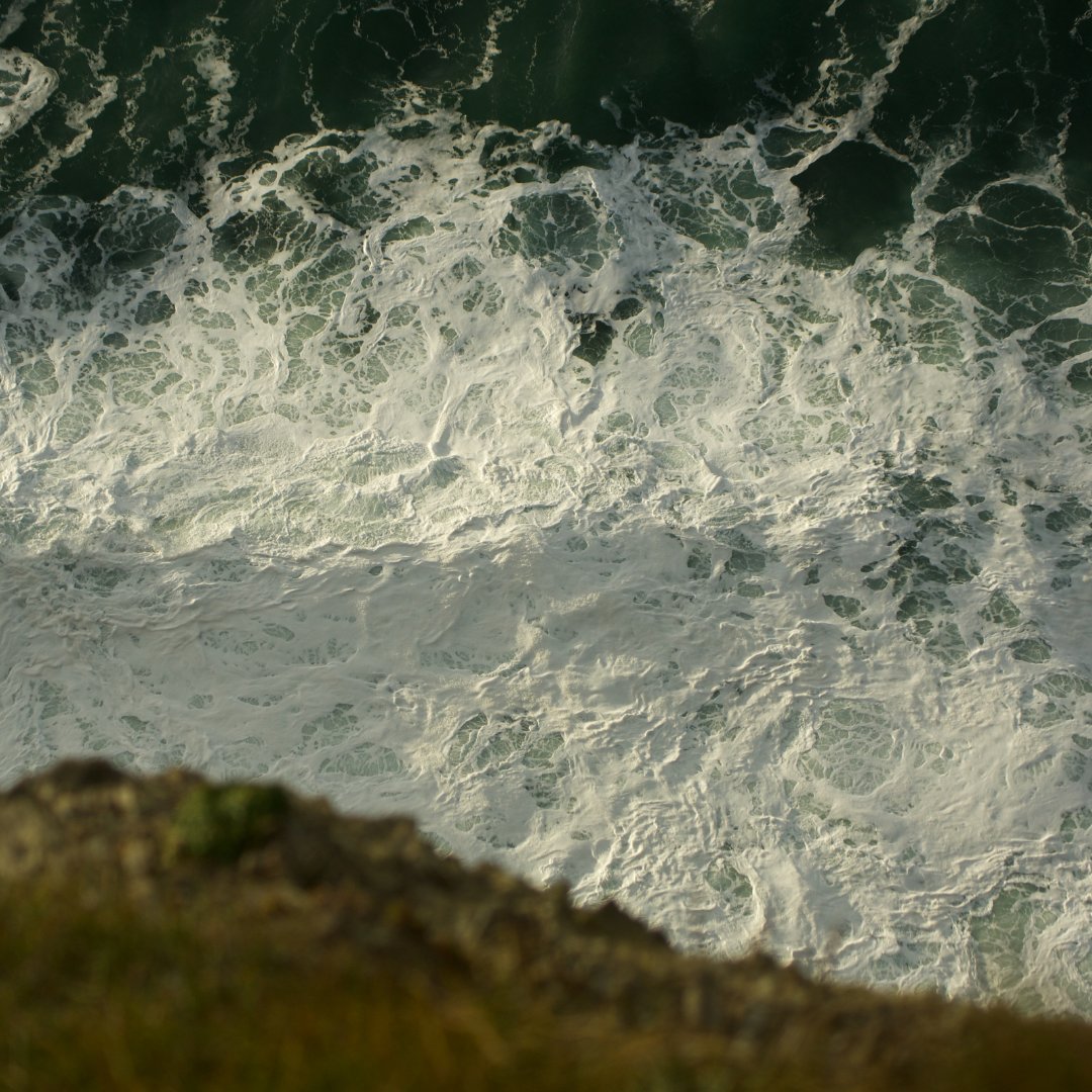 Experience Cliffs of Moher, Ireland's awe-inspiring coastal wonder. ⛰️🍀 📍Cliffs of Moher, Co Clare Courtesy of BenediktZoller #wildatlanticway #ireland #wildrovertours #cliffsofmoher #wildroverdaytours