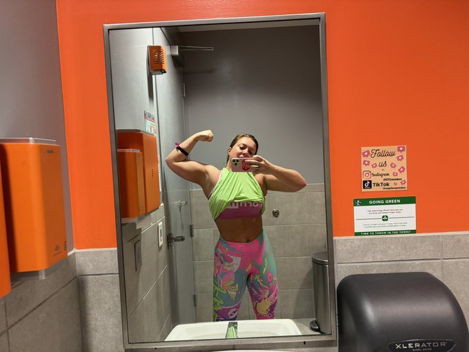 I love the 10 mins after a workout when I actually look like I go to the gym https://t.co/1wqrkq6ivv