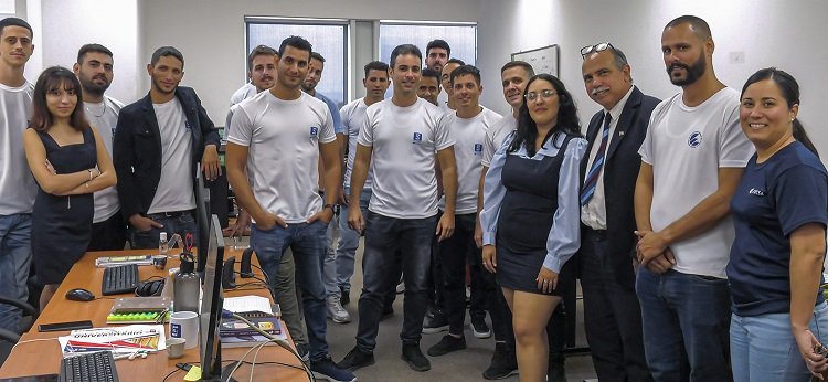 TransfermovilS's tweet photo. Si deseas conocer parte del equipo de #Transfermóvil. Ese que está constantemente trabajando, pensando, ideando, produciendo. 
Le invitamos a disfrutar del siguiente documental 👇🏻 https://t.co/w0ayqYy9hE
@MayraArevich
@Wilfre_GV
@ETECSA_Cuba 
@taniavel76 https://t.co/RCVh1sMzZF
