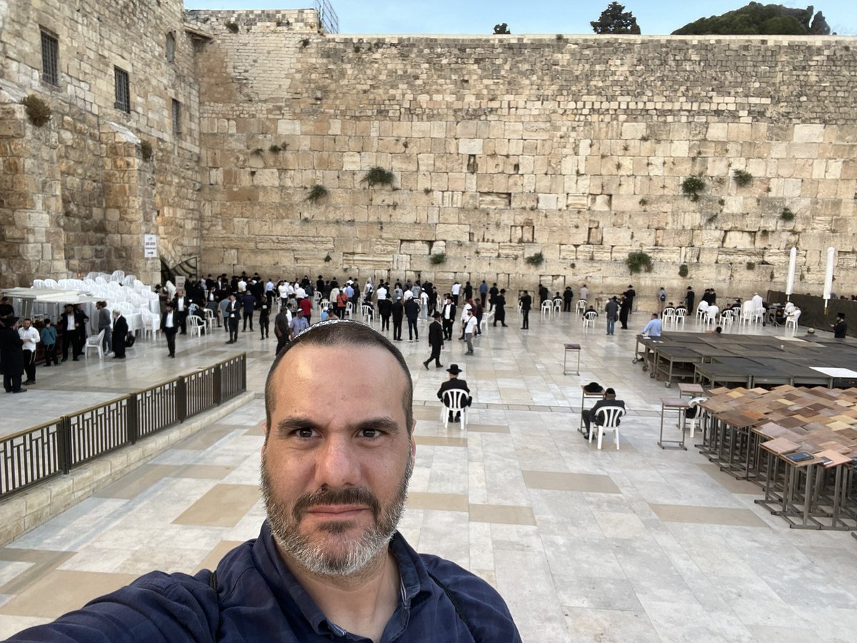 pedrohbgouveia's tweet image. To honor all my ancestors who were forced to leave this land, adopt other lands and customs, live secret lives, I have returned to these walls B”H. I bring with me 2000 years of history and many different life stories. 🙏🏻🕎