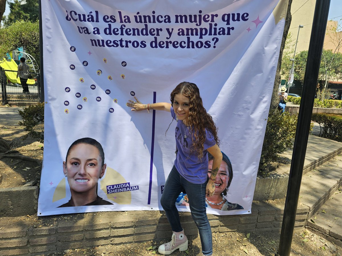 Esto fue solo un ejercicio ciudadano, pero no hay duda en que mi voto será para @Claudiashein Esta vez fue @LetyVarela quién me tomo la foto ☺️ Gracias !!! #MéxicoConClaudia #ClaudiaArrasará