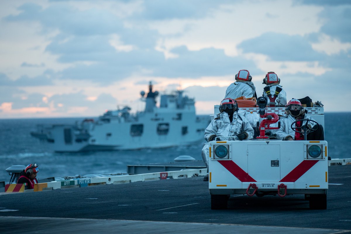 🇧🇷🇺🇸@USNavy supports Brazil: Yesterday off Brazil, @marmilbr helos from AM Atlântico transferred donations for flood victims in Rio Grande do Sul from USS George Washington. The aid was loaded onto the carrier in Rio de Janeiro to speed delivery to affected areas. @EmbaixadaEUA