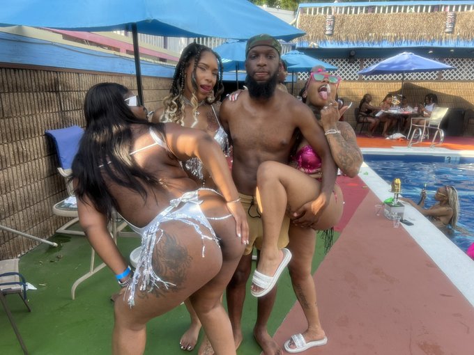 Memorial Pool Party (Let Me Know If/When Ya See It) 🫣 https://t.co/ueods3NSbL