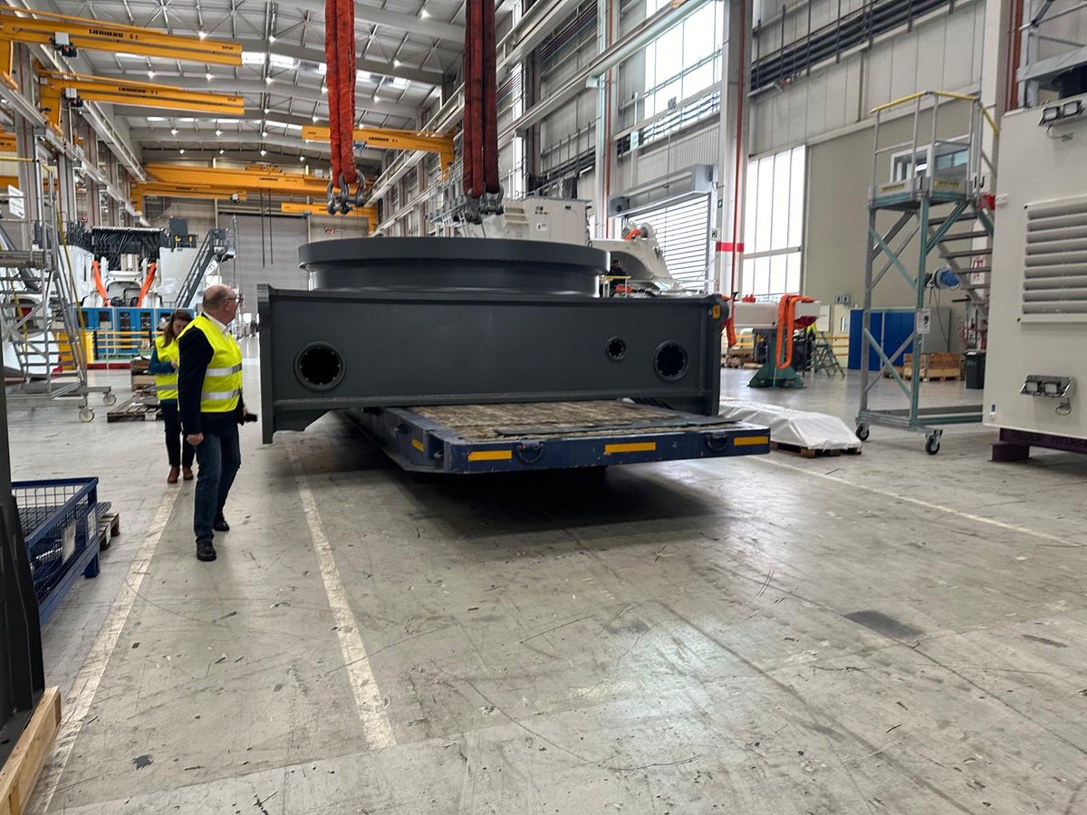 Nous avons rencontré les dirigeants de @Liebherr à #Colmar, entreprise spécialisée dans la fabrication de grues à chenille de grande taille pour les mines. Employant 2000 personnes, ce savoir-faire montre la capacité de nos entreprises à être performantes tout en décarbonnant.