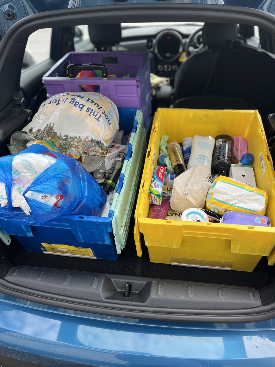 💛 Big thanks to <a href="/BootsUK/">Boots</a> team at Urmston Eden Square &amp; all who donated 38kg of products - wow - great job 💛