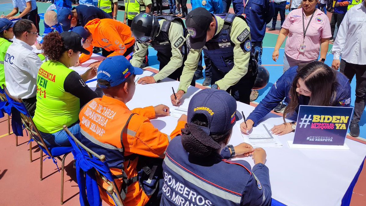 🇻🇪 Este martes desde la @UnesUniversidad, se realizó la Consignación Nacional de las firmas del sistema de Seguridad Ciudadana y Gestión de Riesgo, contra el bloqueo económico. 

#PorAmorAVenezuela 
#PorLaPazDerogaYa