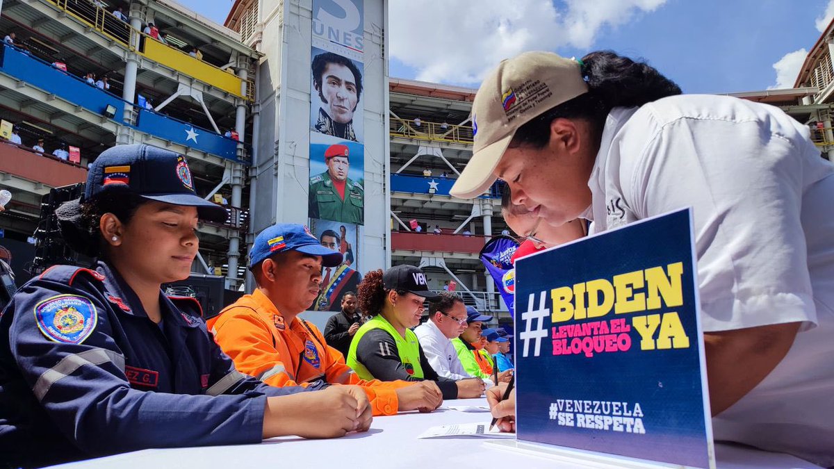 #28MAY || Esta actividad estuvo encabezada por el Vpdte. Sectorial AJ. <a href="/CeballosIchaso1/">@FuerzaDinamica Remigio Ceballos Ichaso</a>, junto a las autoridades que hacen vida en la @VSSeguridadyPaz.

Hoy el Sistema de Seguridad Ciudadana y de Gestión de Riesgo de Venezuela dice #BidenDerogaElDecretoYa

#PorLaPazDerogaYa