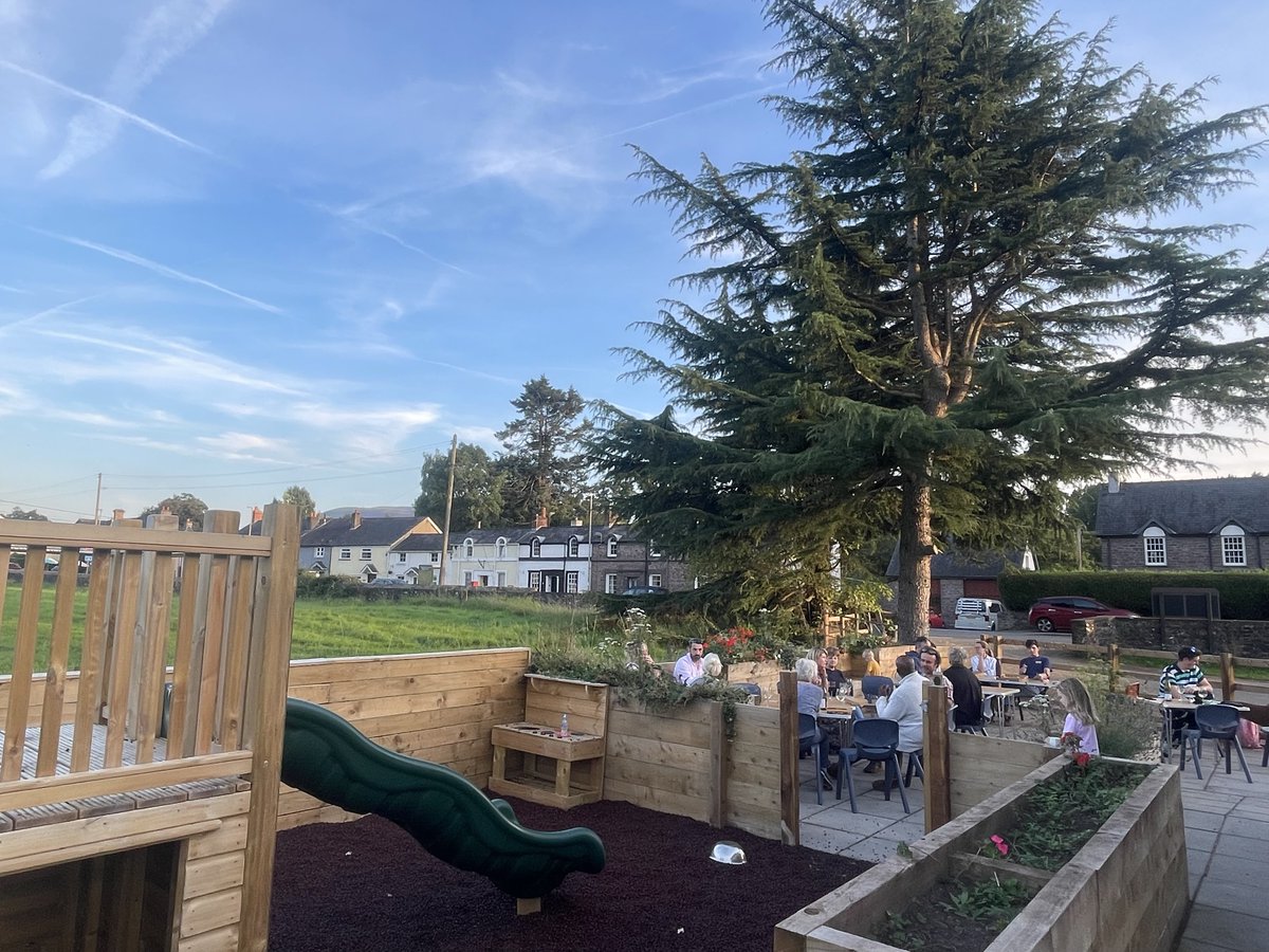 Glangrwyney Village Hall has recently been remodelled and extended, adding a new patio and play area - perfect for bringing the community together for outdoor occasions, such as pizza nights with Captain Brown Pizza &amp; welcoming visitors to their Open Studios Weekend!

#hallmaster