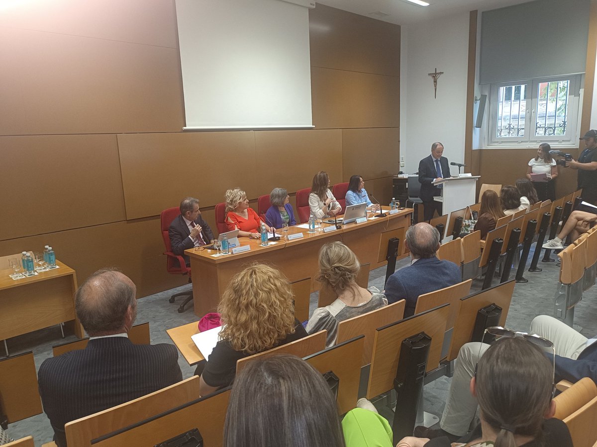 @ellasvuelanalto celebra hoy en <a href="/UCOMILLAS/">Universidad Pontificia Comillas</a> <a href="/ICADE_BSchool/">Comillas_ICADE_BS</a> una jornada sobre derecho espacial con la participación de <a href="/StarticalBD/">startical bd</a> <a href="/esa/">European Space Agency</a> <a href="/AEspacialEsp/">AgenciaEspacialEspañola</a> <a href="/AEDAE_es/">AEDAE</a> <a href="/Hispasat/">Hispasat</a> <a href="/infoGMV_es/">GMV</a> y la apertura a cargo de Enrique Maurer dircom de <a href="/ENAIRE/">ENAIRE</a>