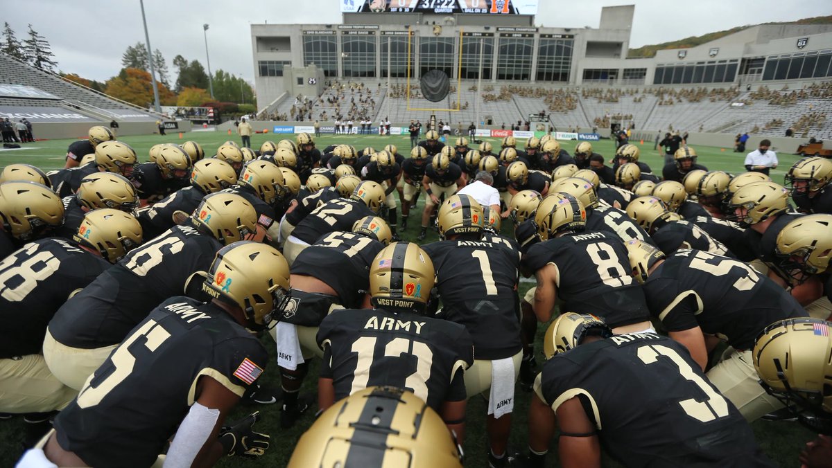 DeanGeeii's tweet photo. After a great conversation with @CoachDDixon I’m blessed to receive my 1st FBS and 4th D1 offer from Army West Point Football! #AGTG✝️ #GoArmyBeatNavy

 @SumnerHSFootbal @ArmyWP_Football https://t.co/IzGuCs6uVO
