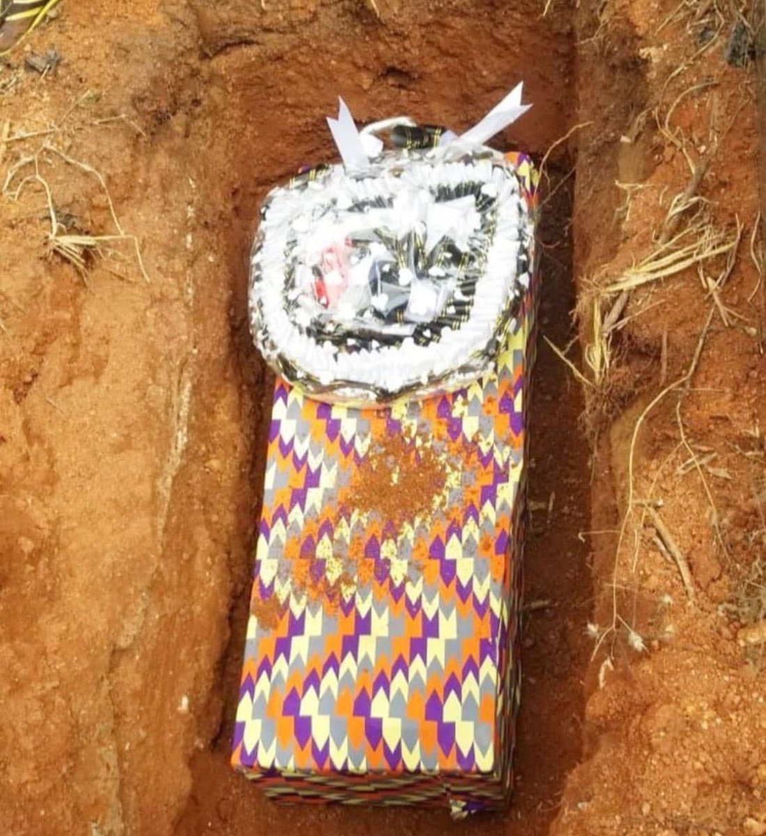 Angeltv_Gh's tweet image. SAD NEWS📷📷
3 years old boy, Richard Ampomah who tragically lost his life in a fatal accident involving Ghanaian actor Kwadwo Nkansah LilWin has been buried.
#ABNGhana #angelcola #AdonkoNextLevel