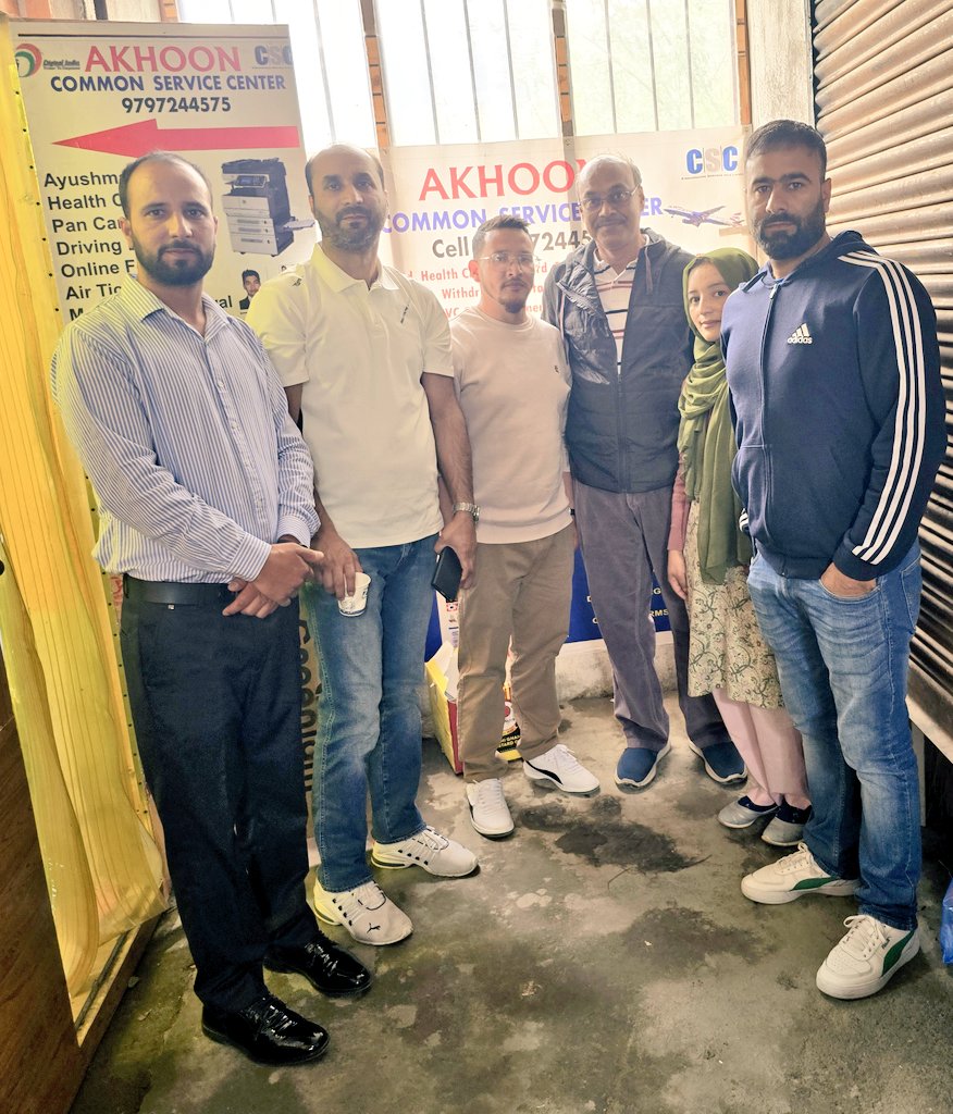CSCJK's tweet photo. MD &amp; CEO Shri @sanjaykrakesh Sir visited the CSC Centre in Drass, Kargil, world's coldest place. He inquired abt the services provided by the VLE to citizens. He encouraged the VLE to serve people with zeal &amp; passion, emphasizing that this would also help him earn his livelihood. https://t.co/zGZSnkGNH4