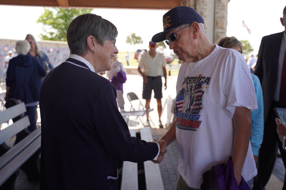 In Fort Dodge yesterday, I joined a Memorial Day ceremony to pay tribute to those who are no longer with us. I was honored to cut the ribbon on the new columbarium wall at the veterans cemetery, giving our fallen service men and women a respectable final resting place.