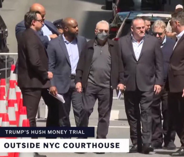 Anyone else find it very strange that Sam Bankman Fried and Robert DeNiro show up to public events with the same bodyguard? PC: @AutismCapital