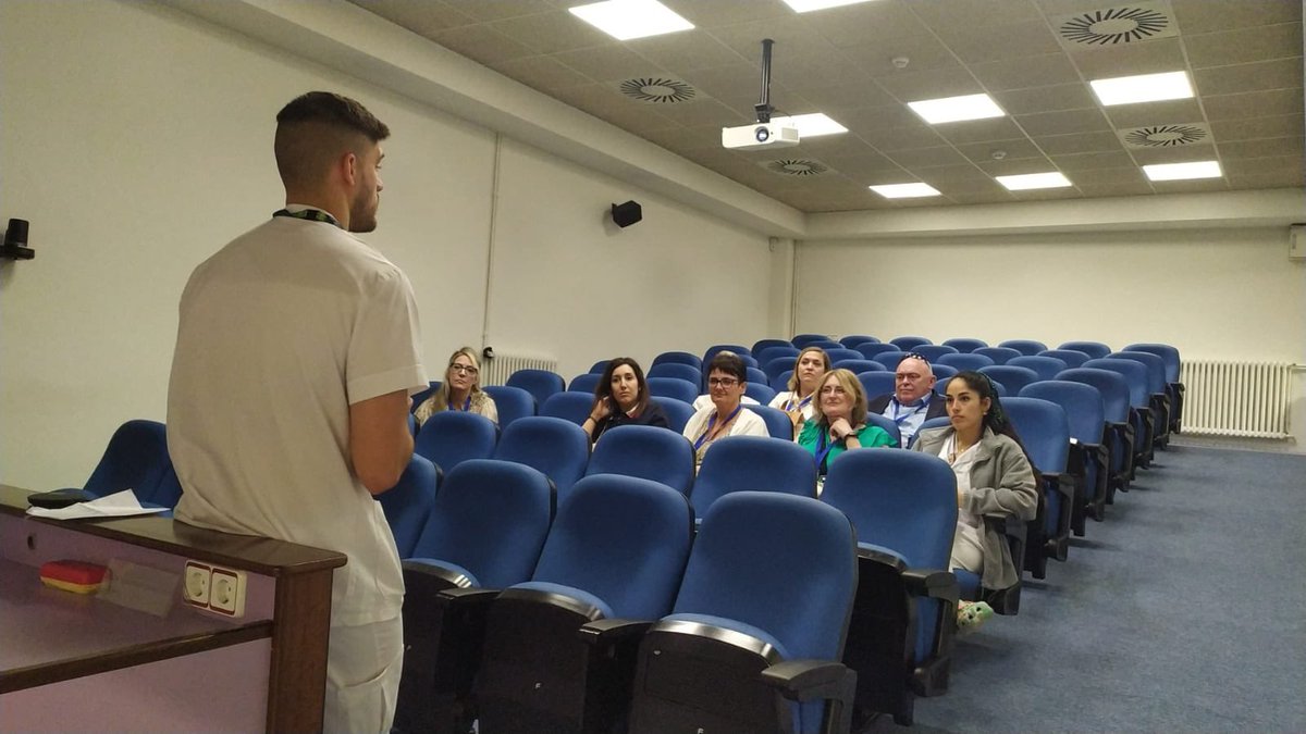 EdgarIglesiasGa's tweet photo. Today we had a visitor in the prehabilitation unit. #ESTS24. Incredible to be able to share experiences with other European health professionals. @surgifit @hospitalclinic https://t.co/ECaRfpJ3cf