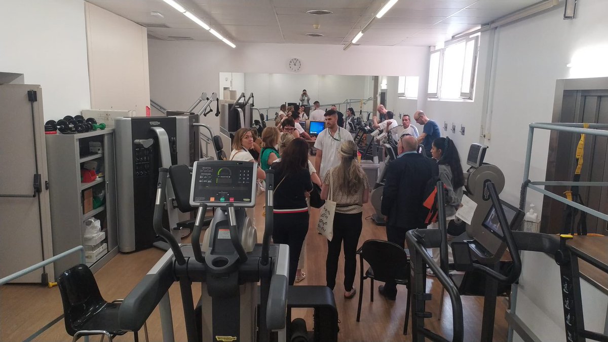 EdgarIglesiasGa's tweet photo. Today we had a visitor in the prehabilitation unit. #ESTS24. Incredible to be able to share experiences with other European health professionals. @surgifit @hospitalclinic https://t.co/ECaRfpJ3cf
