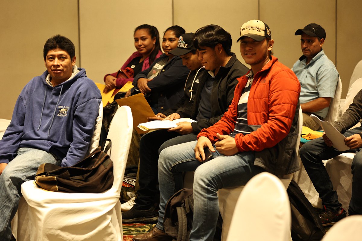¡HAY TRABAJO! ✍️ 
#Guatemala 🇬🇹| Más de 2 mil chapines han sido beneficiados con visas de trabajo temporal que impulsa el Ministerio de Trabajo y Previsión Social. En su mayoría, han viajado a EE. UU. y Canadá. 

Infórmate en #NuestroDiario. 🗞📱
📷: Gobierno Guatemala.