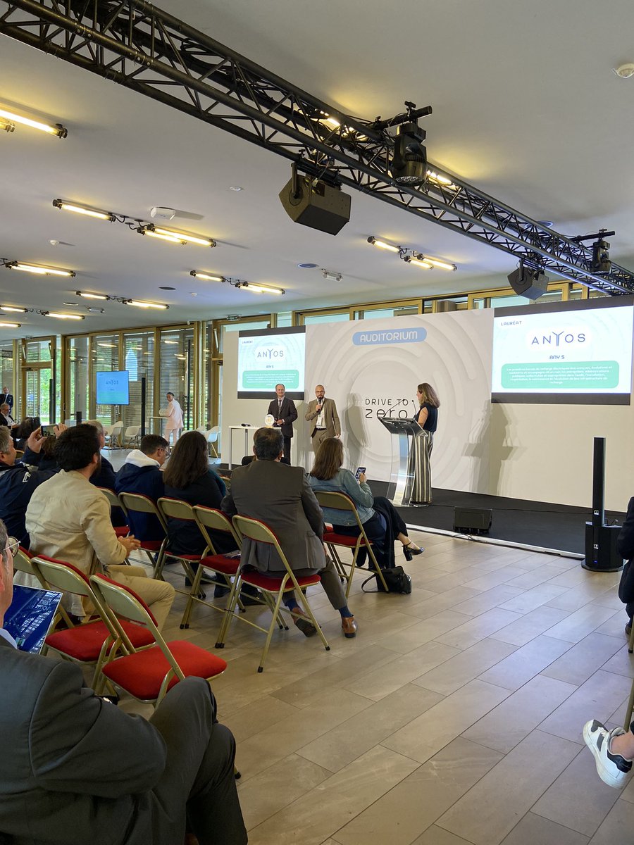 AMobilites's tweet photo. 📆[#ÉVÈNEMENT] 

Fin d’une première journée sur @drivetozero_ aux côtés de @mobiliansfr, l’@INCMofficiel et de nos adhérents :

@HiflowFR 
Nelson 
@Clem_mobi 
@zeway_official 
Actua Formation

Bravo à l’ensemble des adhérents récompensés par divers prix ! 🥇 🥈🥉 https://t.co/HxDcUrvSEf