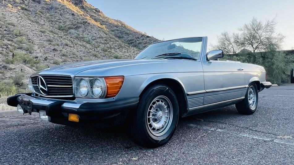 Auction ends Monday, June 3rd! This 1984 Mercedes-Benz 380SL convertible was repainted earlier this year in its original color and is powered by a 3.8-liter V8 mated to a four-speed automatic transmission.

l8r.it/XgnA