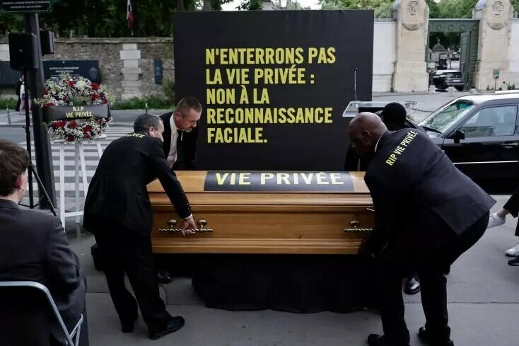 Reconnaissance faciale : au Père-Lachaise, Amnesty International enterre la vie privée

Reportage ➡️ l.humanite.fr/KjB <a href="/amnestyfrance/">amnestyfrance</a>
