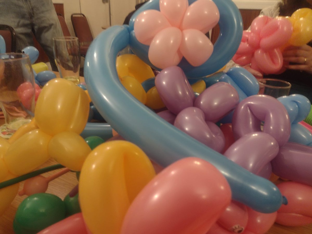 We are really looking forward to our balloon modelling master class event in Stevenage High Street tonight (Tuesday) at eight.  Why not come on down and join in ?  StevenagePlus.co.uk (Picture from last time we held this event, in 2022.)
