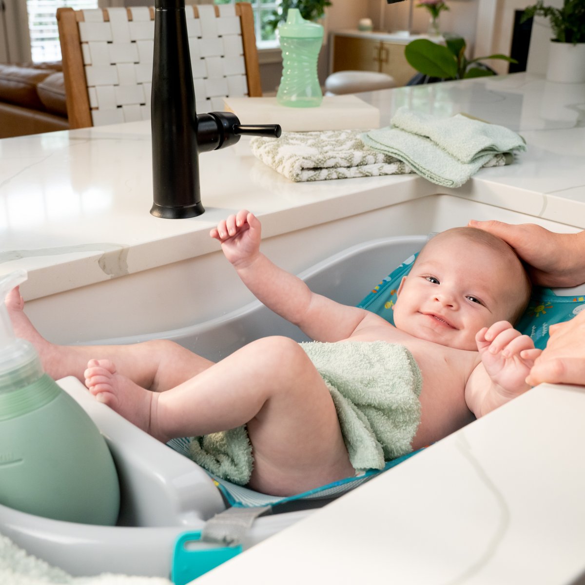 summerinfant's tweet photo. For so many households, bathtime is the sweetest time of day. It just takes a comfortable tub, warm water, and a few suds to enter #bathtime bliss. https://t.co/eSAMMRXEsz