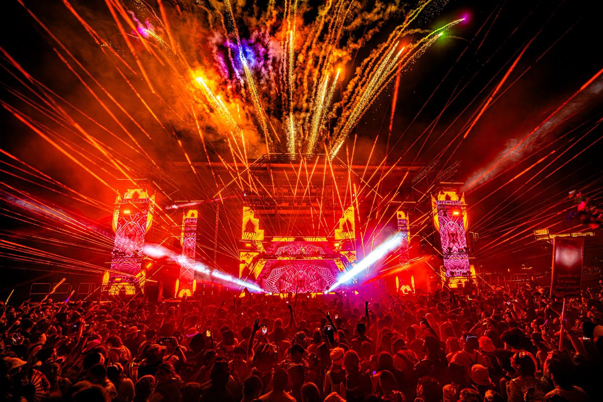 At work but still thinking about Ubbi Dubbi..💭