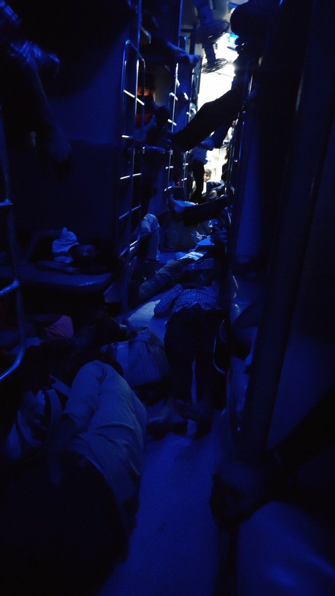 This is the position in 12926 Paschim Express Sleeper Coach S4.... Coach is being completely hijacked by unreserved Travellers. A person is unable to go to the toilet in this condition.... No RPF guy has yet given a visit.
@Gmwrly @WESTERNRAILWAY6 @indianrail @RatlamDRM