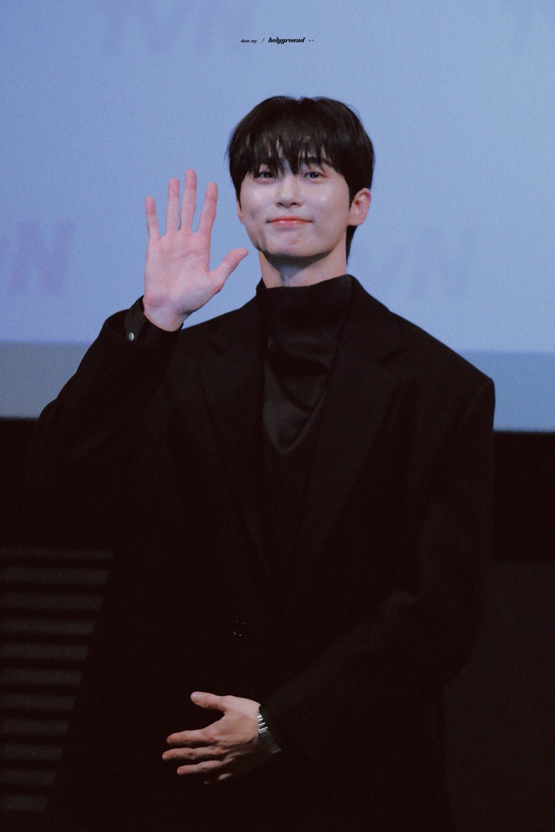 Holyground__'s tweet photo. 선재 업고 튀어 최종화 단체 관람 무대인사
#변우석
https://t.co/JKa0uKZgY2 https://t.co/8dkvYqvw5g